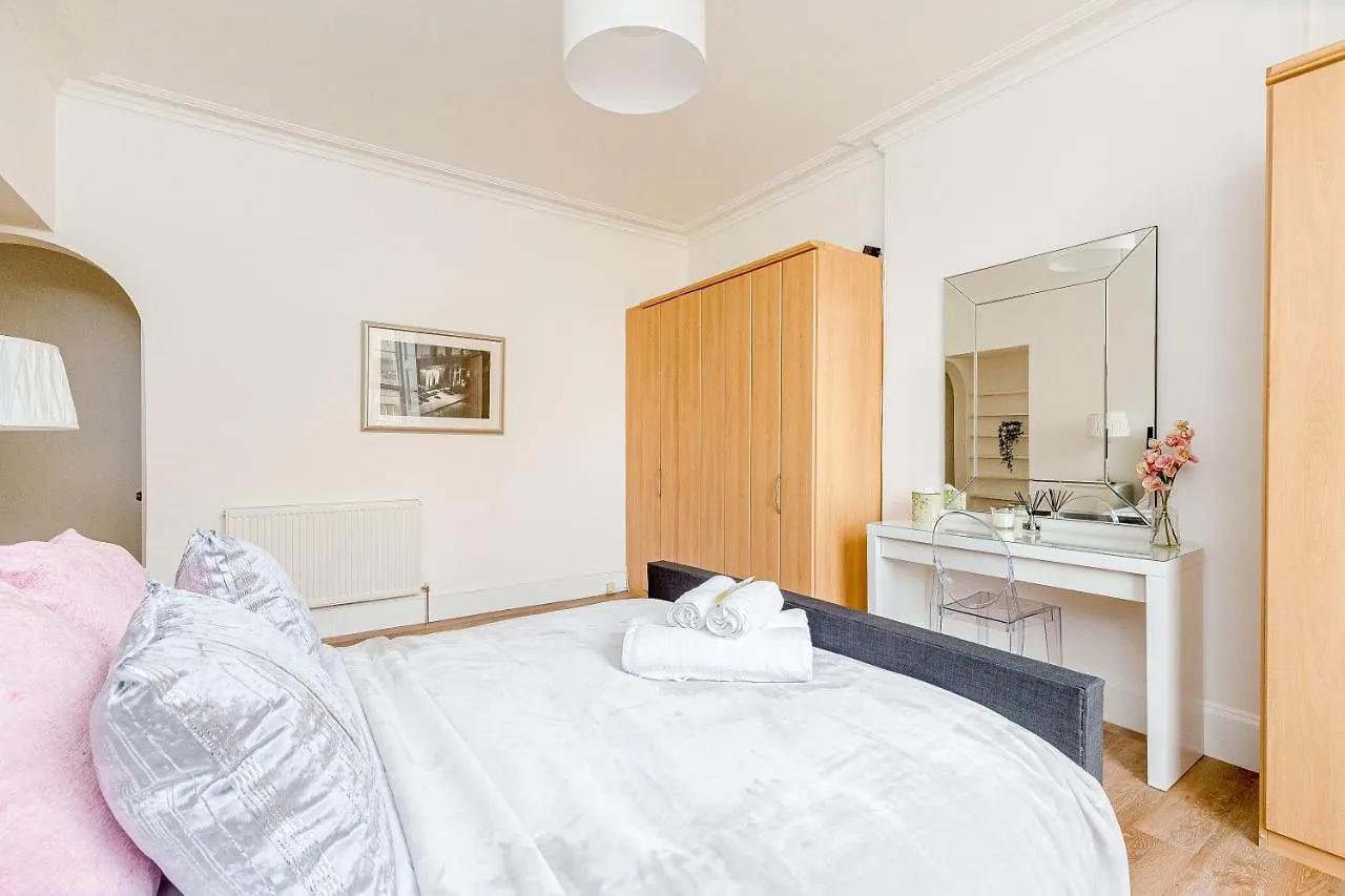 Heart Of Edinburgh City Centre 3 Bed Georgian Apt 0*,