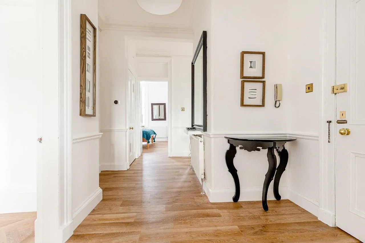 Heart Of Edinburgh City Centre 3 Bed Georgian Apt Apartment