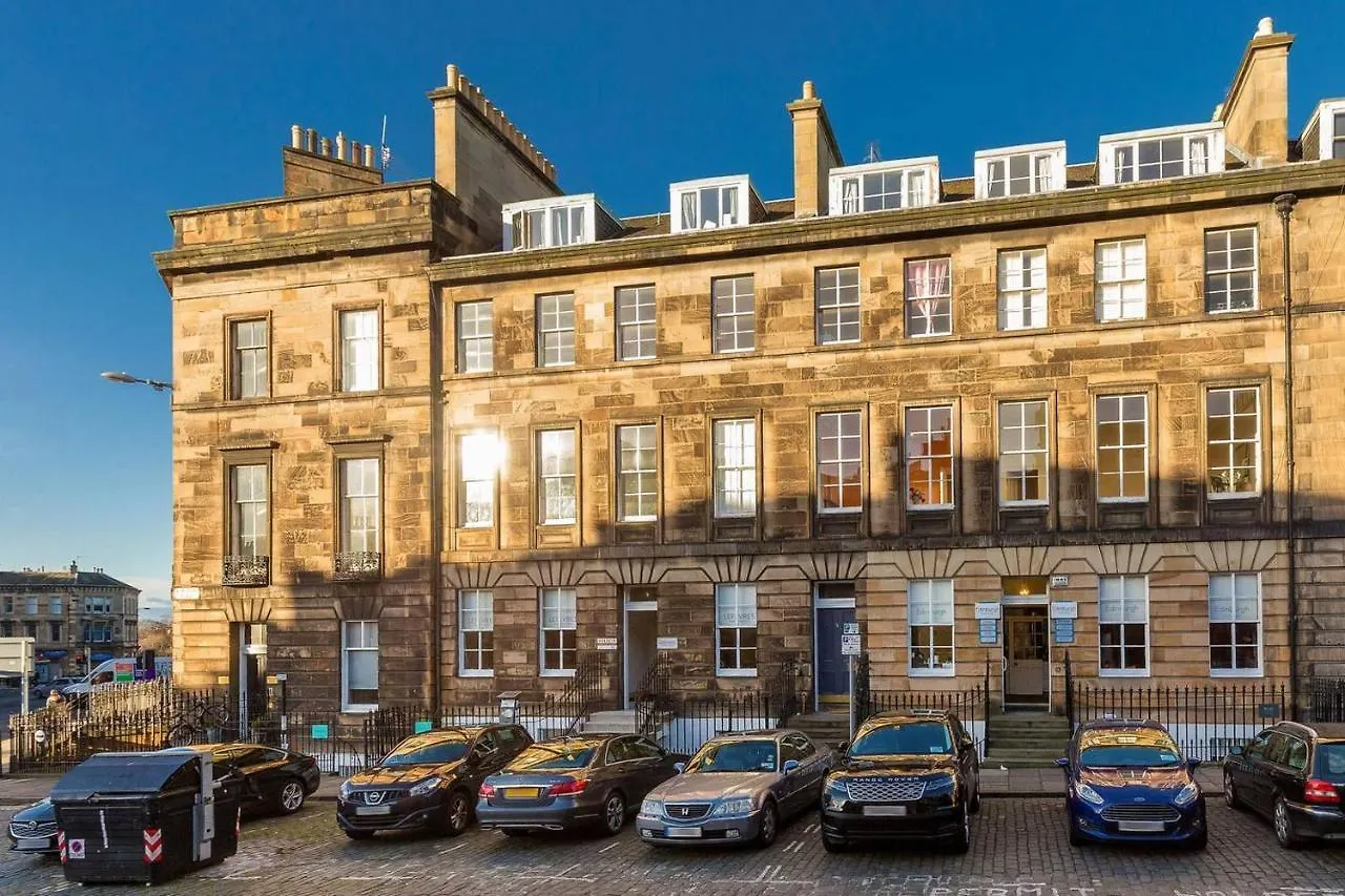 Heart Of Edinburgh City Centre 3 Bed Georgian Apt